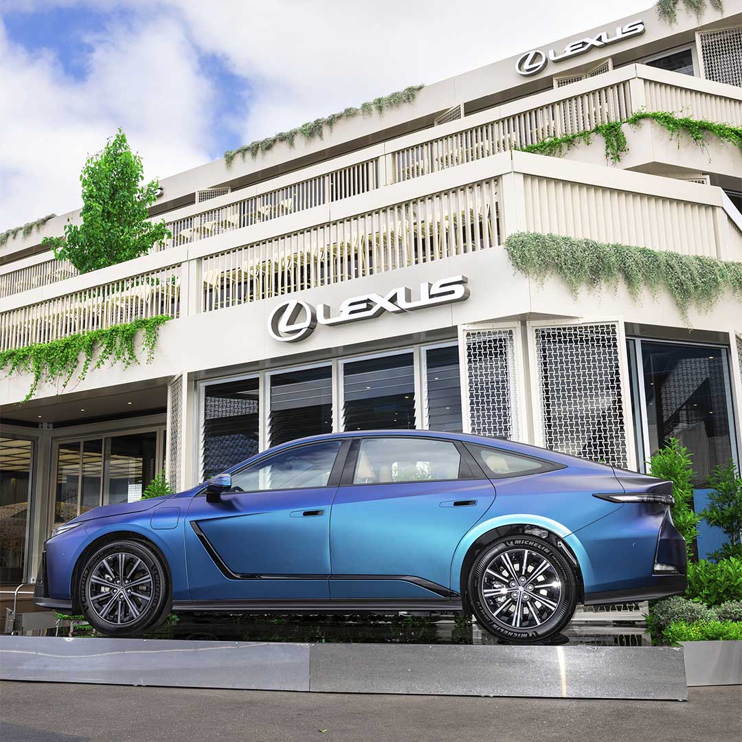 ES Lexus. LANDMARK by Lexus