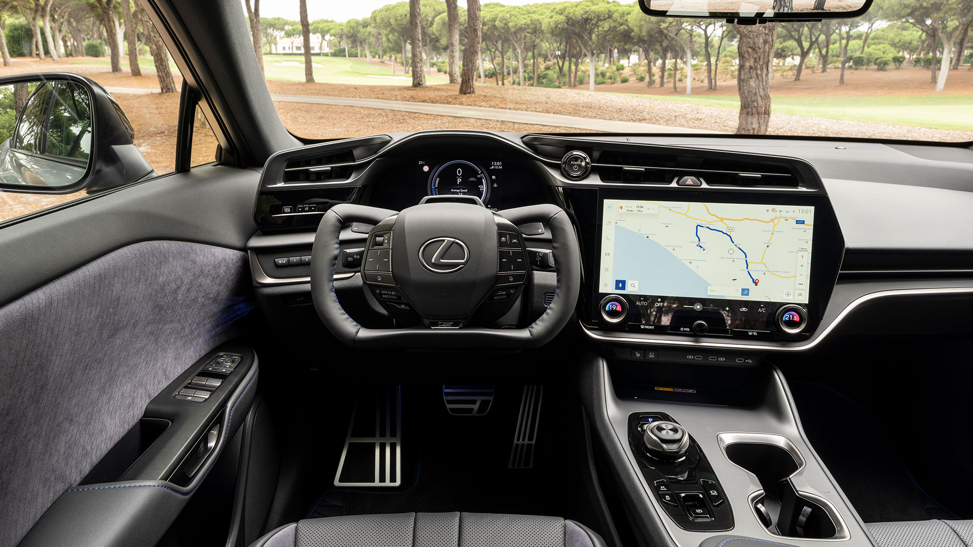 New steering wheel in the RZ 550e F Sport model