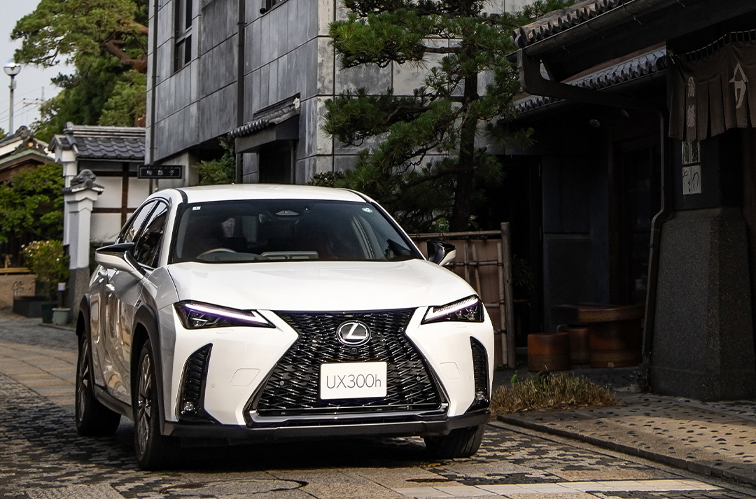 Overseas model shown.¹