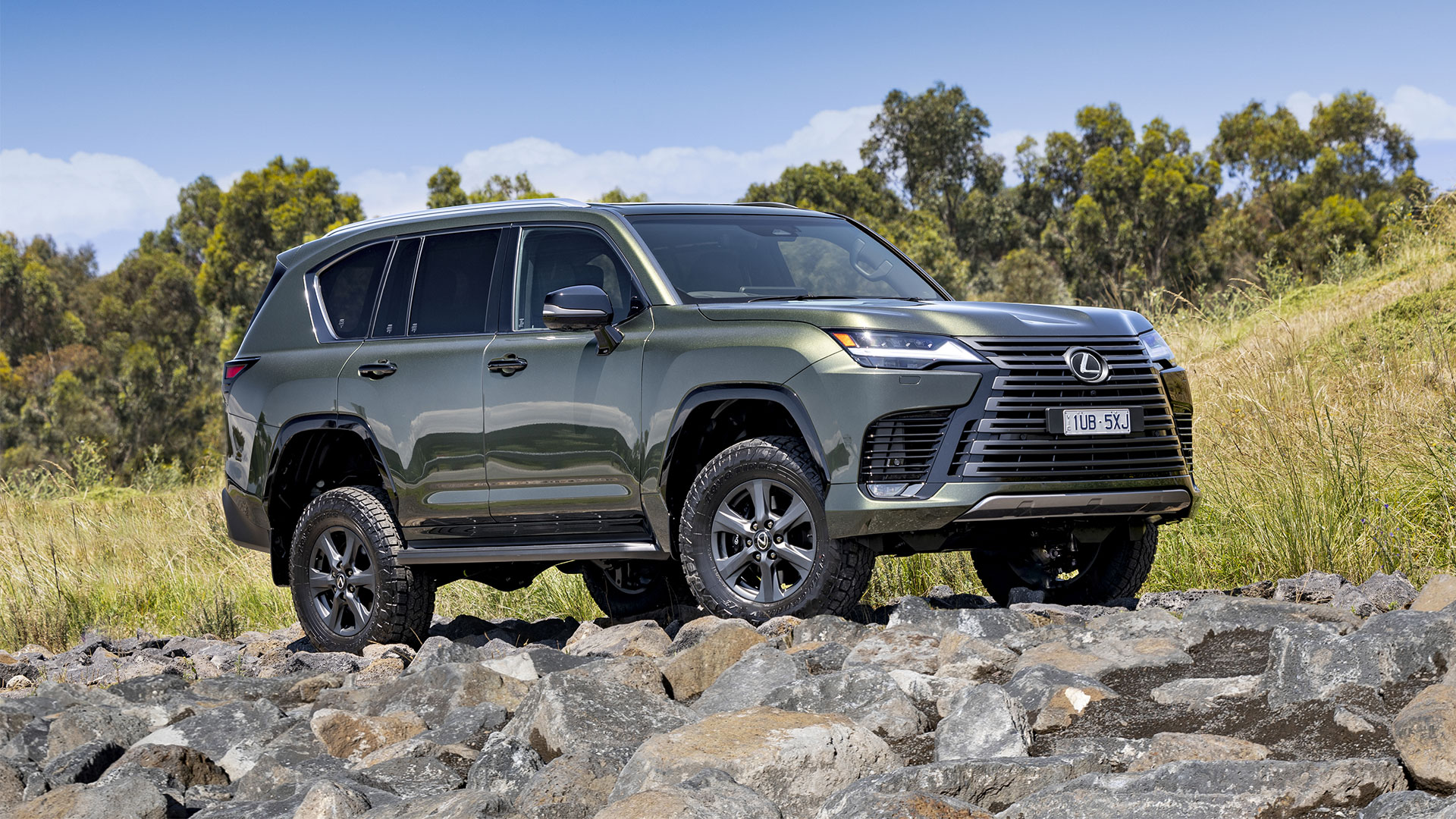 The Lexus LX ﬂagship SUV range grows in 2025 to include the off-road focused Overtrail.