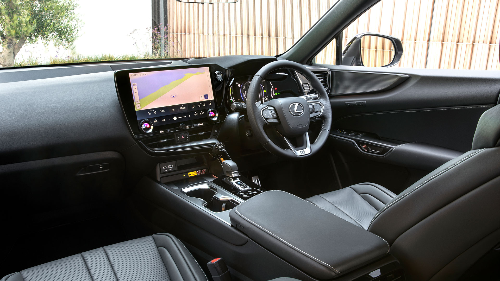 Lexus NX 450h+ F Sport.