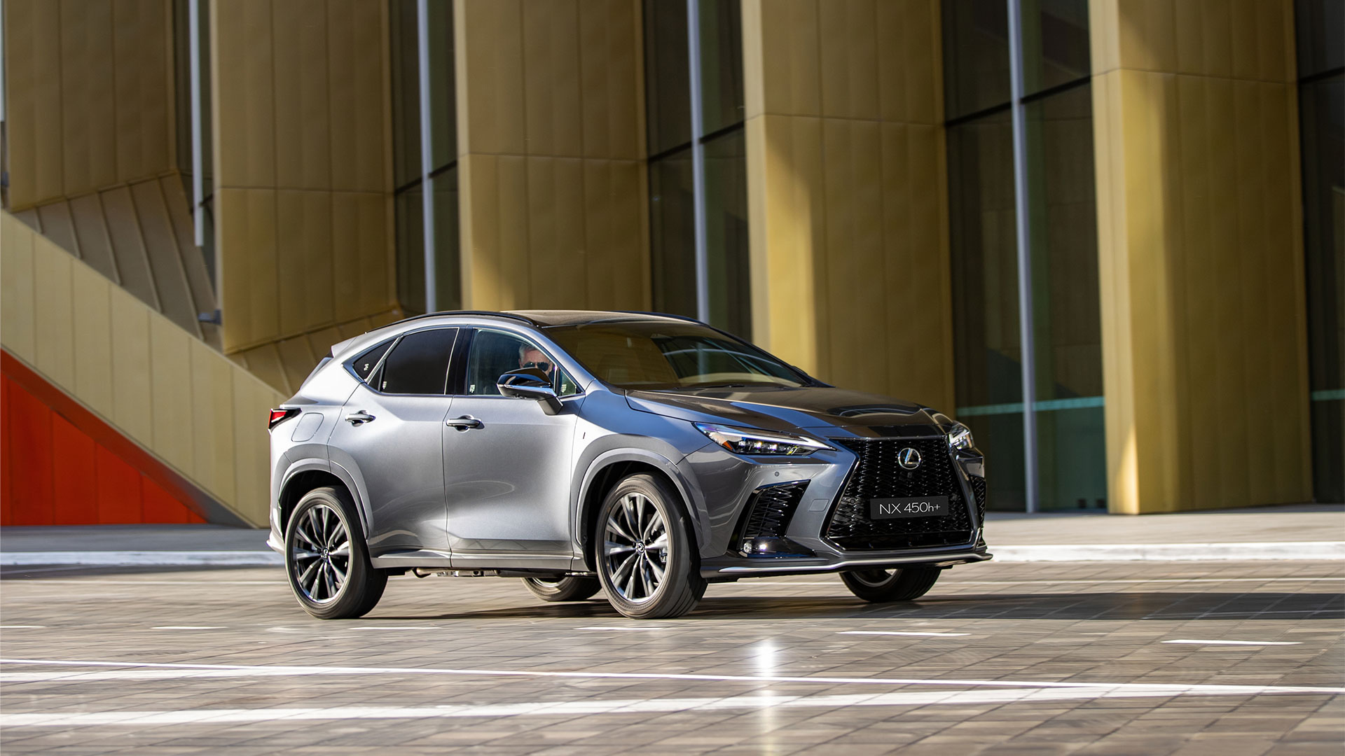 Lexus NX 450h+ F Sport.