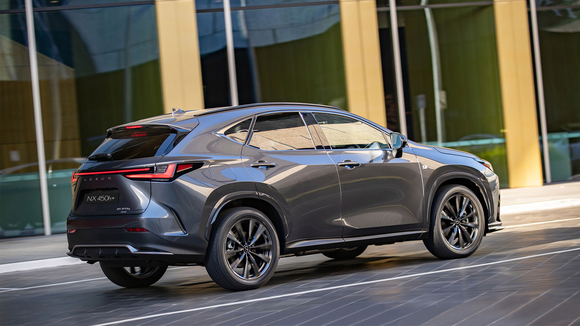 Lexus NX 450h+ F Sport.